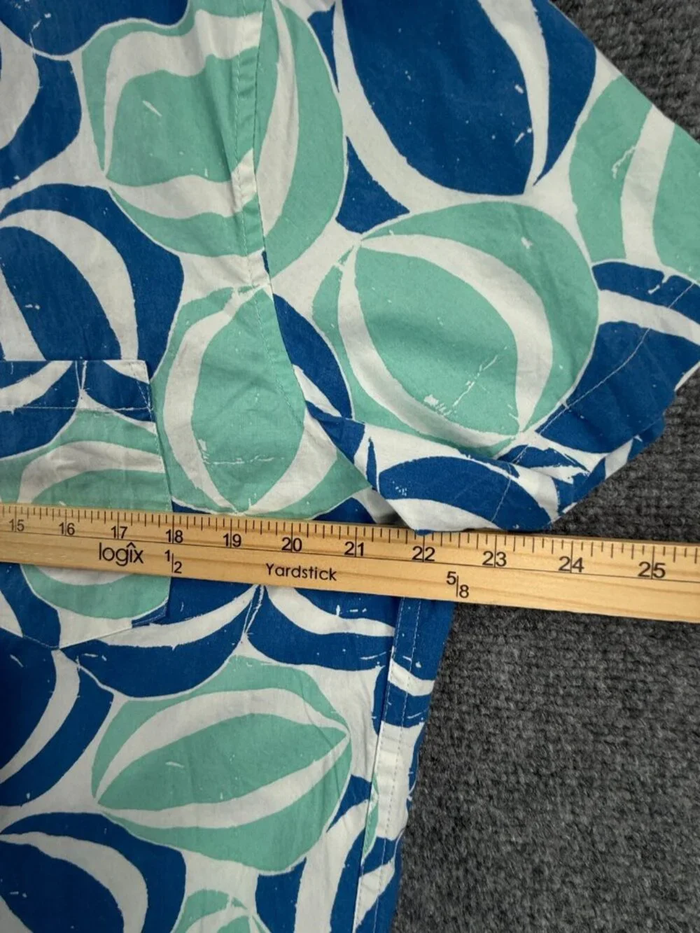 NWT J Crew Men Large Blue Geometric Beach Theme Short Sleeve Button Up Shirt